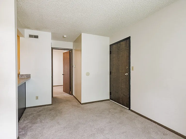 1327 D St #6 — Photo 10