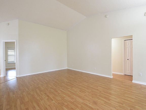 4th image of 1040 Kelly Creek Cir