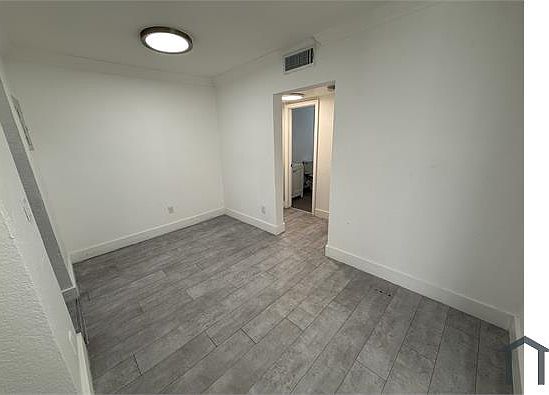 4th image of 1949 NE 172nd St #5