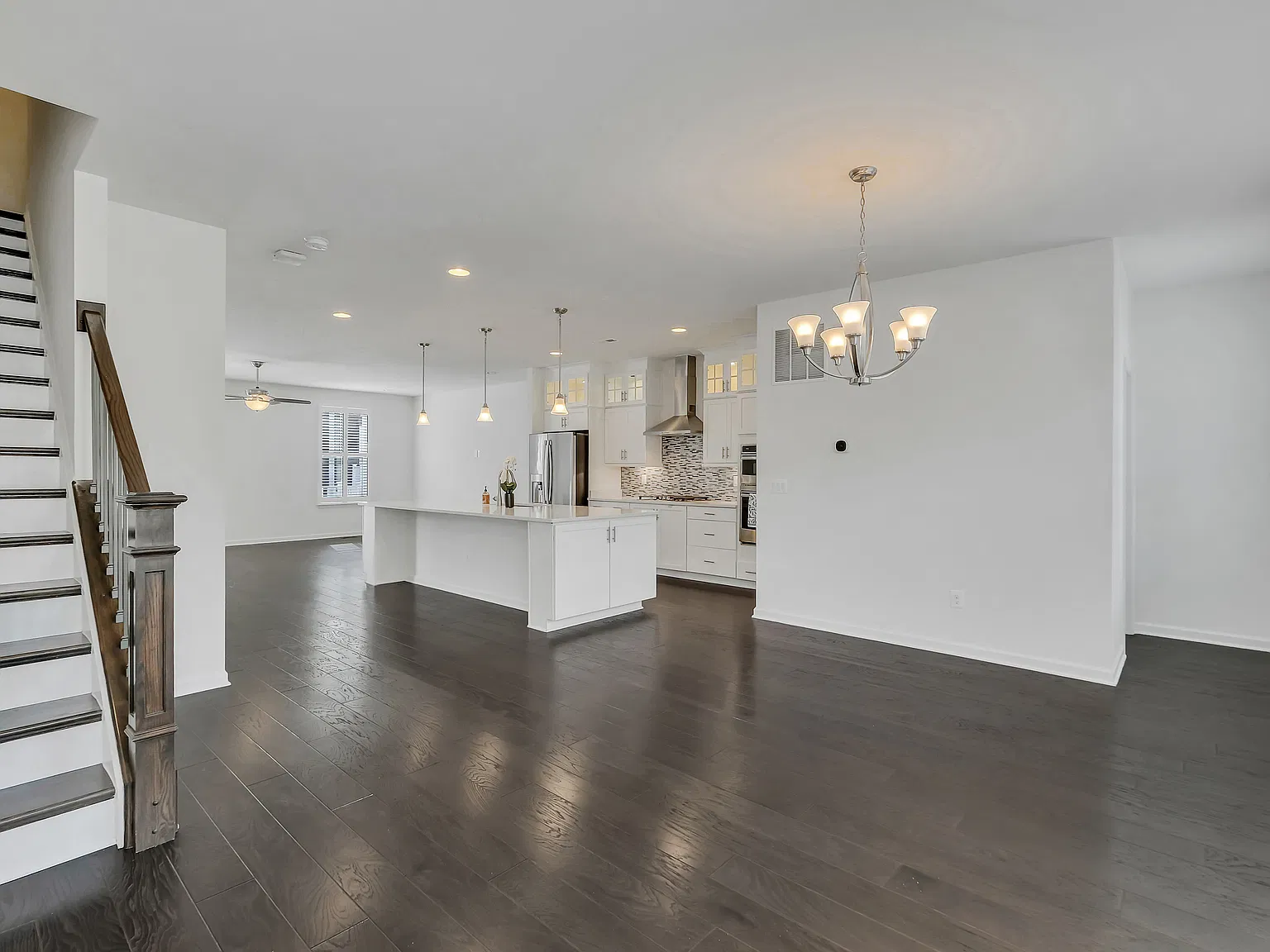 4 bed, 3.5 bath, 2845 sqft, $3,800 — Photo 3