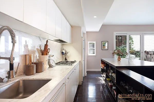 Rented by aptsandlofts.com | media 21