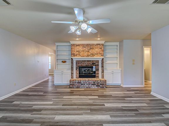4th image of 67 Emerald Dr