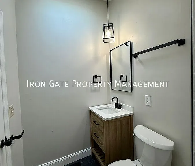 2110 Menard St #D — Photo 11
