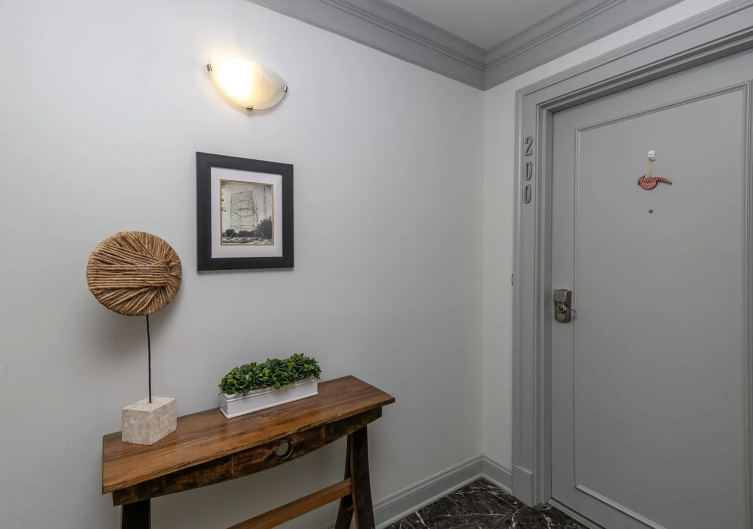 Luxury 2 Bed 2 Bath Condo in the Heart of Kansas City — Photo 3