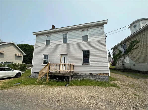 400 Foster St, Gallitzin, PA 16641