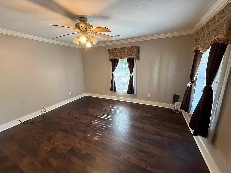 1204 Elm St — Photo 20