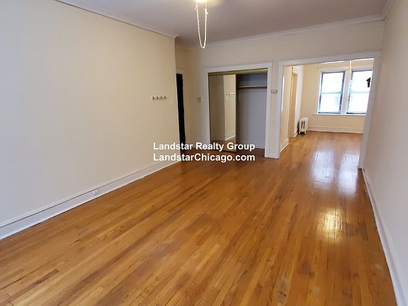 3rd image of 6824 N Wayne Ave APT 2B
