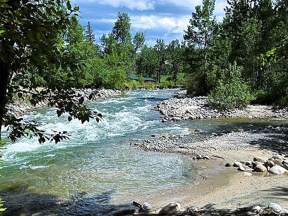Rosebud Front Yard Beach