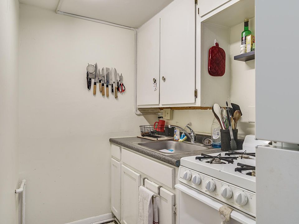 1st image of 1018 Oak St APT B