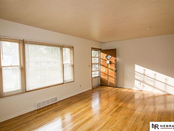 4th image of 5113 N 49th St