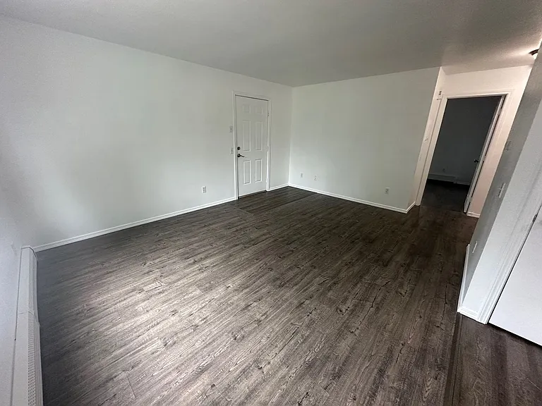 3404 Thompson Ave — Photo 3