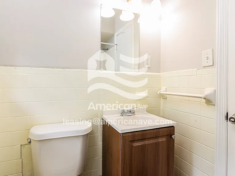 558371_013_bathroom_13.jpg