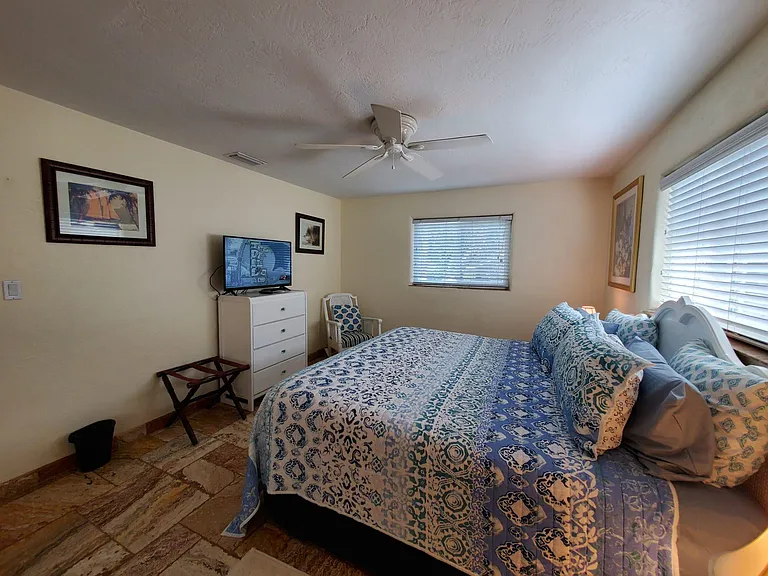 403 N Pine St — Photo 9