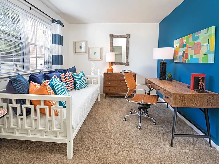 Cambridge Apartments — Photo 14