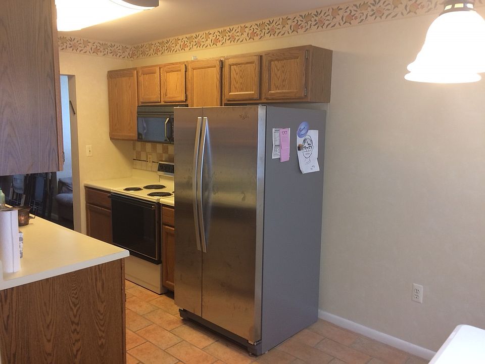 2nd image of 48 Townhouse Rd Unit 6