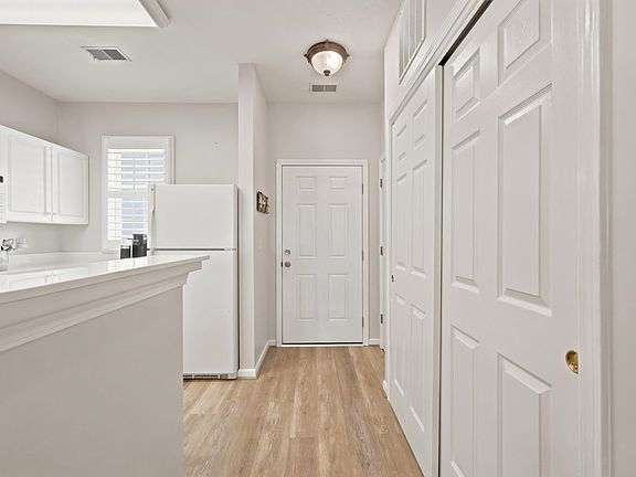 4th image of 901 West Port Dr. #1703