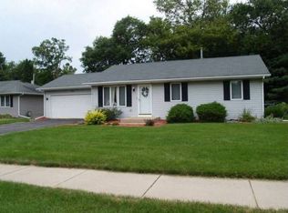 1055 Arnold Ave, Rockford, IL 61108
