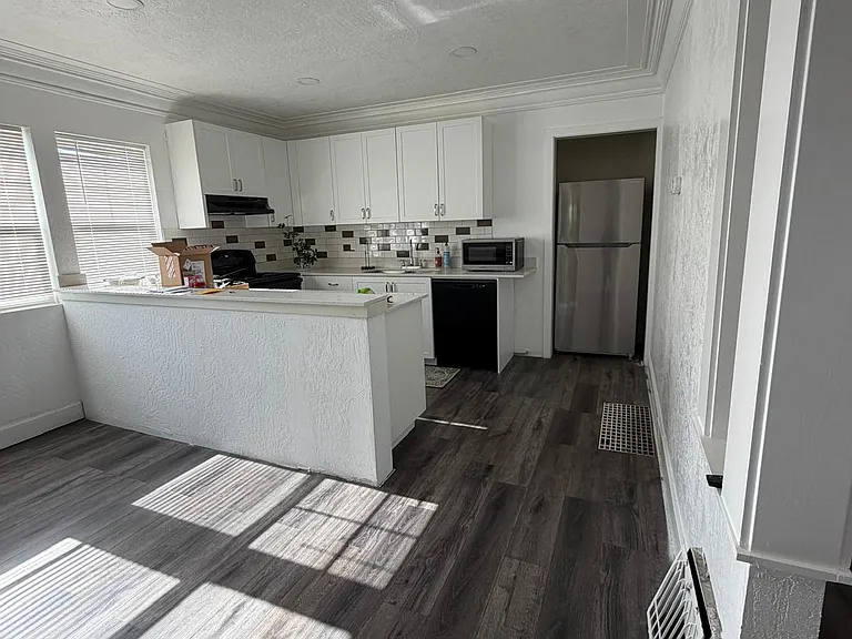 2158 Olive St — Photo 7