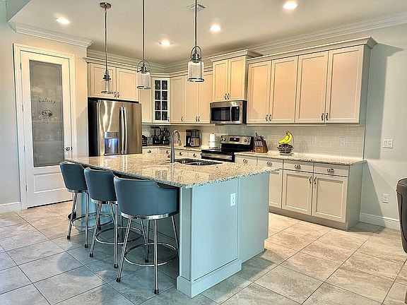 3rd image of 1509 Segovia Cir