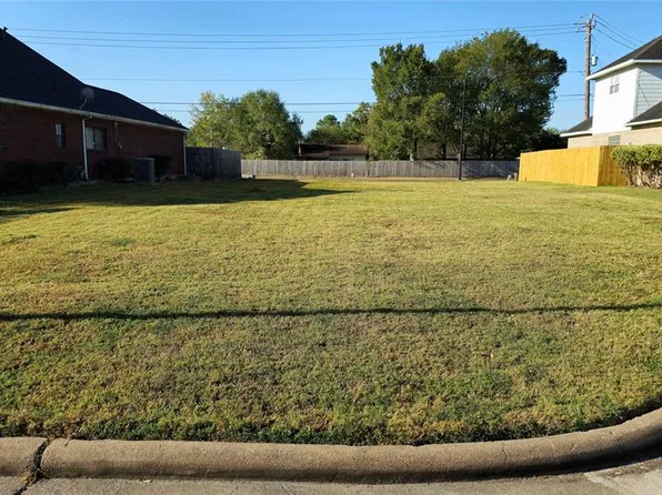 110 Crest Court, Stafford, TX 77477