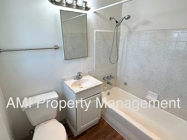 One Bedroom Close to Downtown! — Photo 10