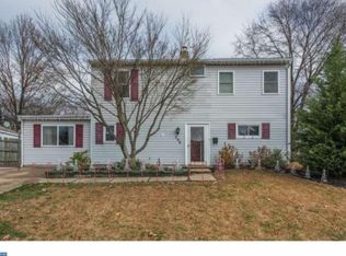 286 Holly Dr, Levittown, PA