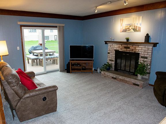 3rd image of 1426 Morewood Dr SE