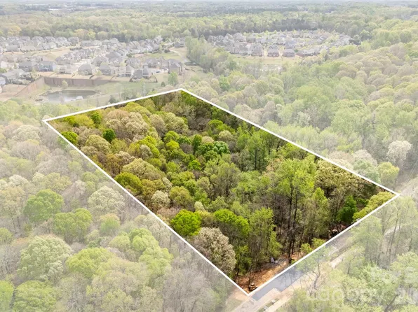 10601 Wildlife Rd, Charlotte, NC 28278