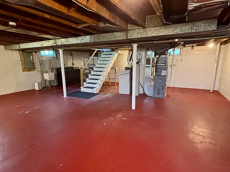 221 E Hughes St — Photo 21