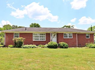 204 Chamberlain Ave, Lafayette, TN 37083