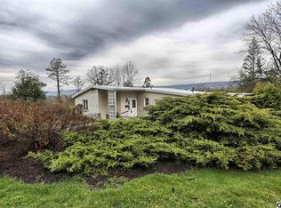 921 Colonial Club Dr, Harrisburg, PA 17112
