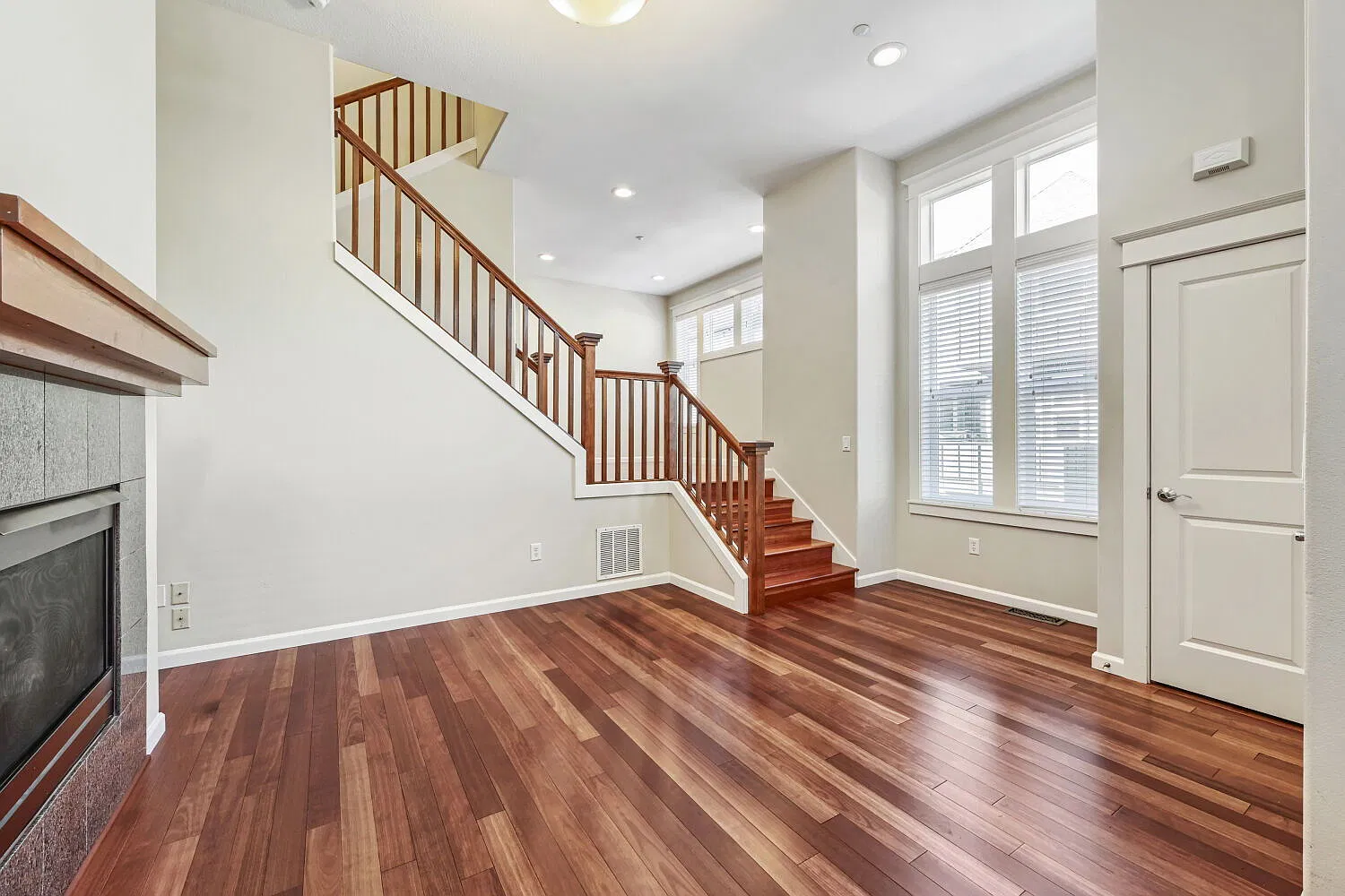 3 bed, 3.5 bath, 1636 sqft, $3,300 — Photo 1