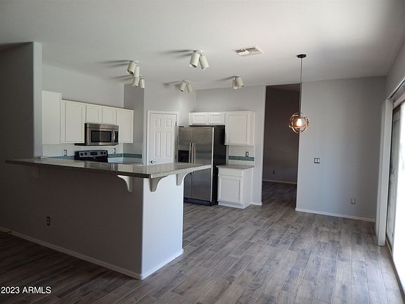 3rd image of 503 W Myrtle Dr