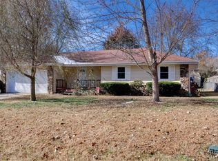 5817 S Tulip Ln, Battlefield, MO 65619