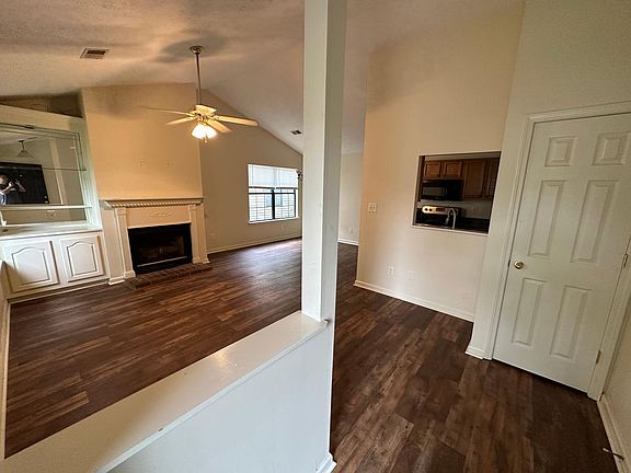 3rd image of 284 Pleasant Pointe Dr
