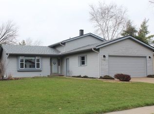 5106 Cambridge Dr, McHenry, IL 60050