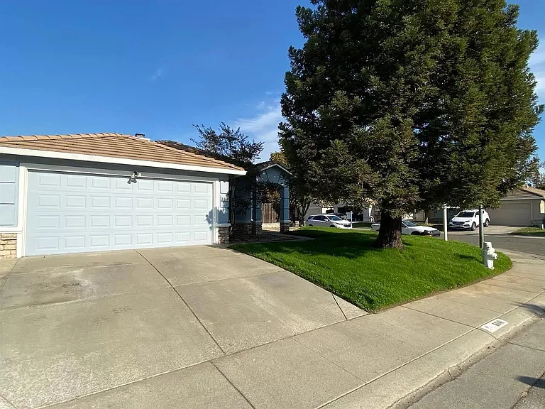 6041 Bach Ct — Photo 10