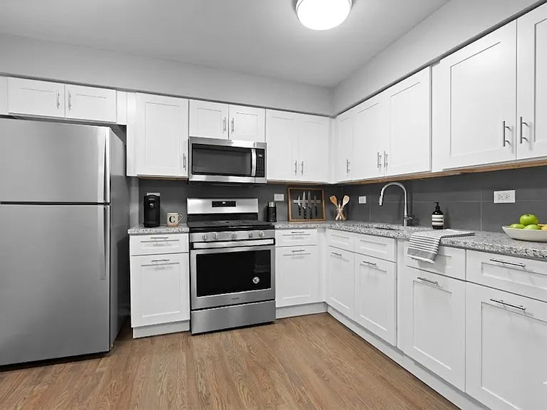 Victory Park Apartments — Photo 7