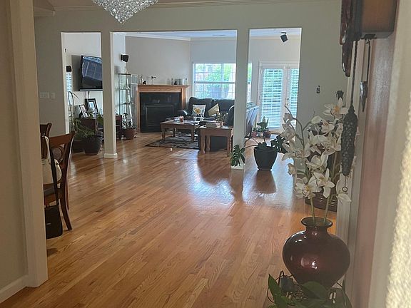 4th image of 10404 Menhart Ln