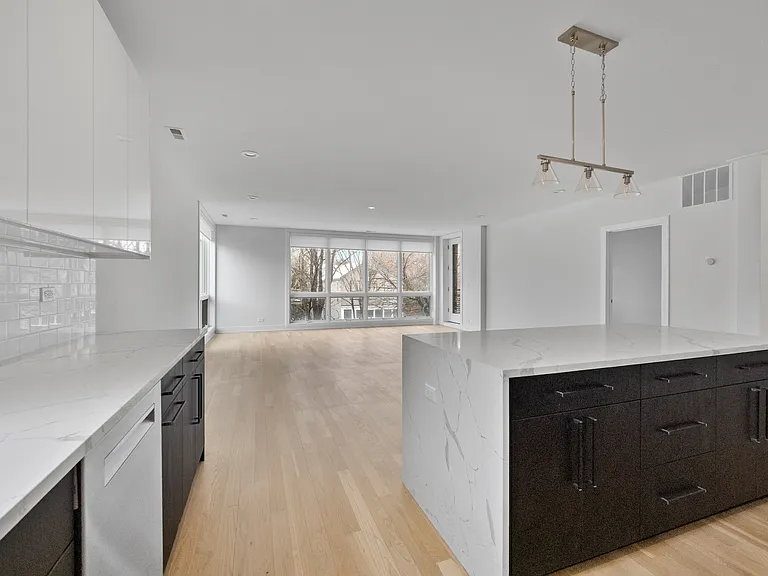 1837 S Canalport Ave #2W — Photo 12