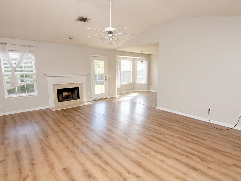 1912 Portview Dr — Photo 4