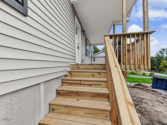3rd image of 1014 Forest Ln