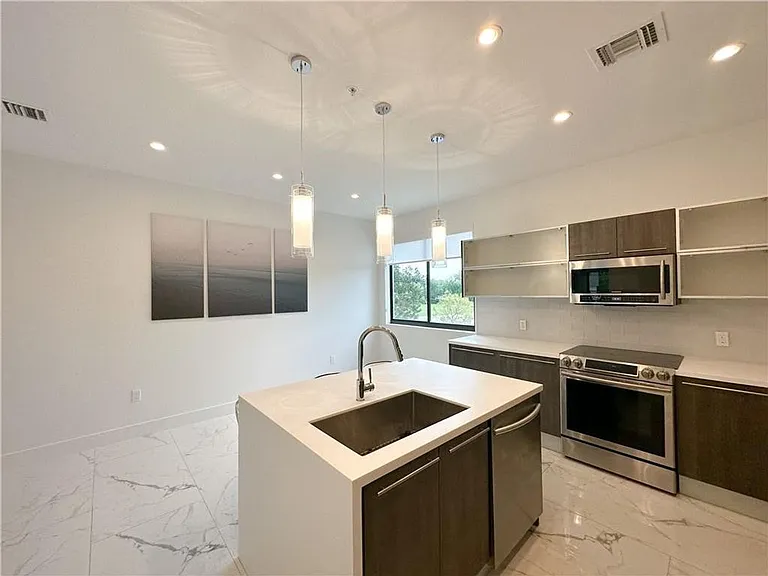 113 SE 1st Cir — Photo 32