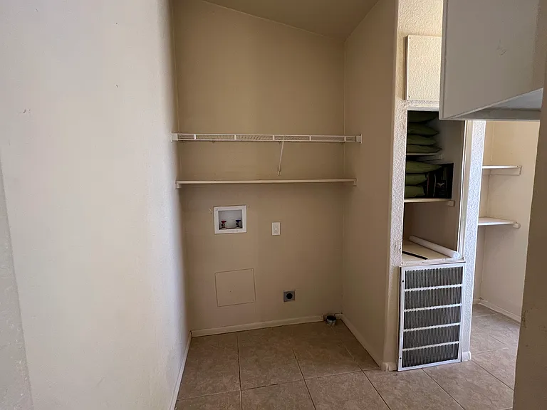 7868 N Reed Rd — Photo 26