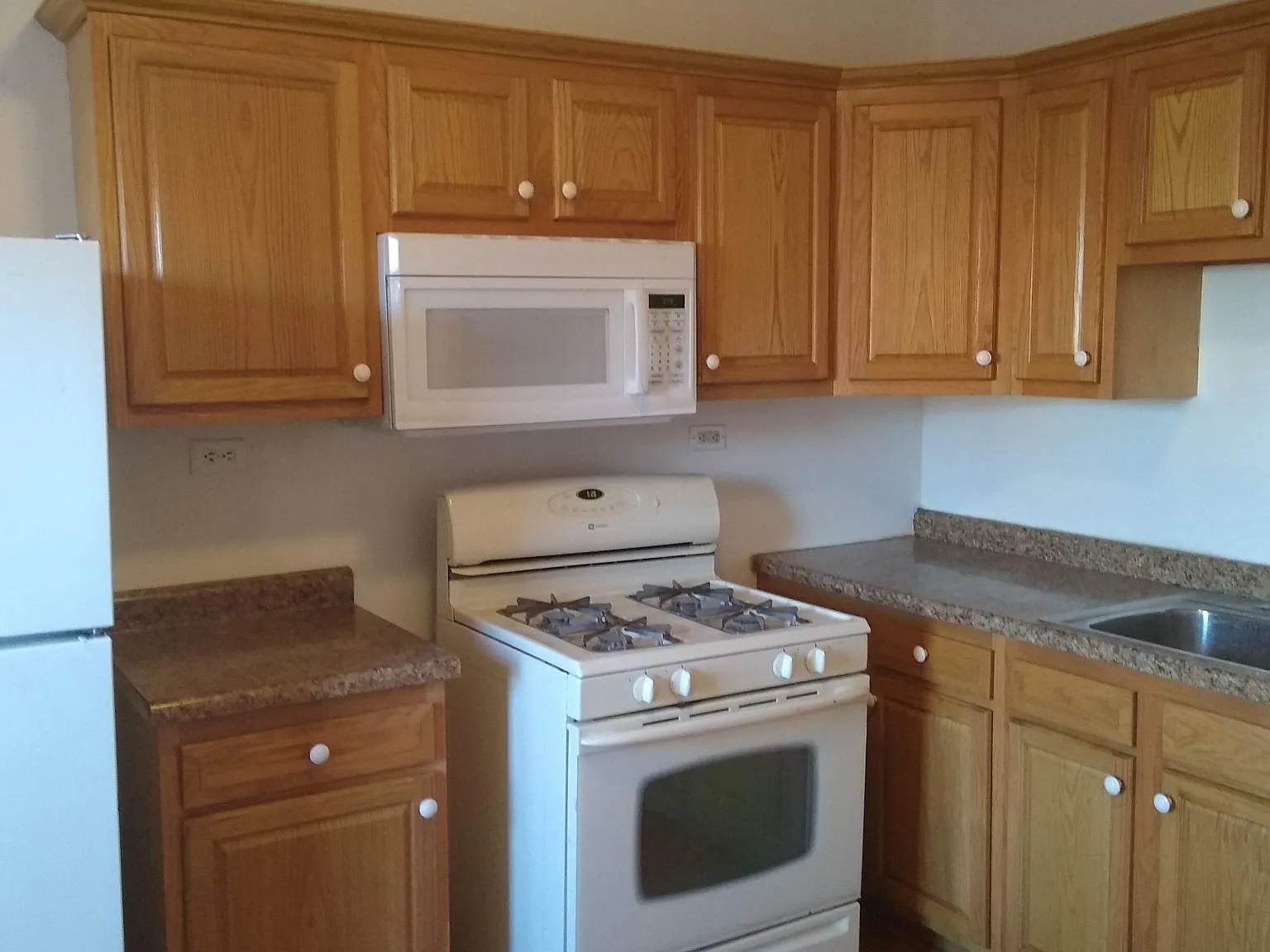 2 bed, 800 sqft, $1,600 — Photo 3