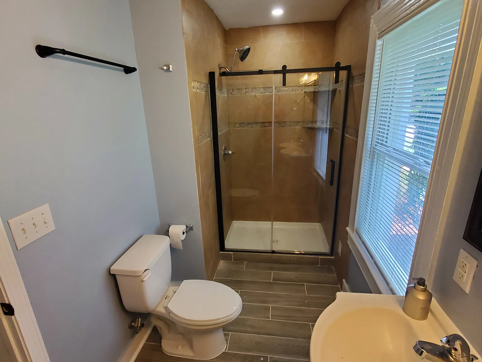 4 bed, 1600 sqft, $2,700 — Photo 3