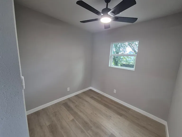 2209 Gano St #4 — Photo 2