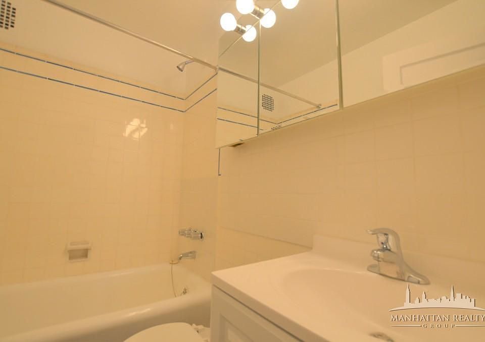 2nd image of 150 E 39th St APT 909