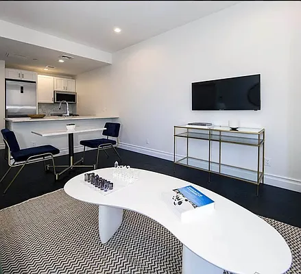 Rented by Avenues Real Estate | media 11