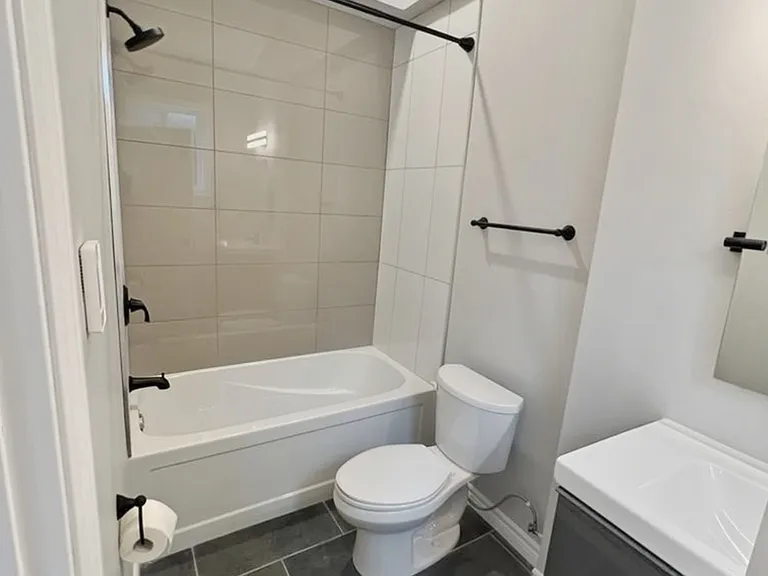 51 Raftus Sq #A — Photo 9